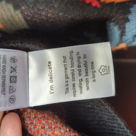 Farm Rio cropped sweater. Oversized, can fit a Large size. - Picture 5 of 11